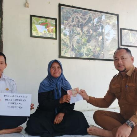 Penyaluran BLT Triwulan Tahun 2026 Pambakal Fahmi Fauzi Serahkan Langsung Kepada Warga 